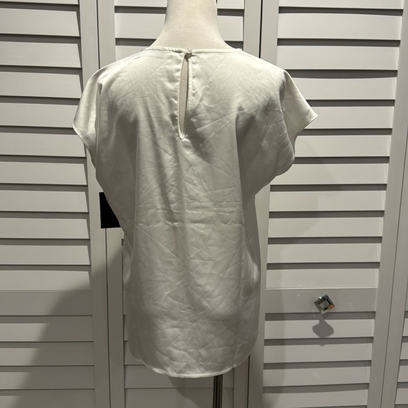 Halogen NWT Sleeveless round neck Top, 100% Polyester. - Picture 5 of 6